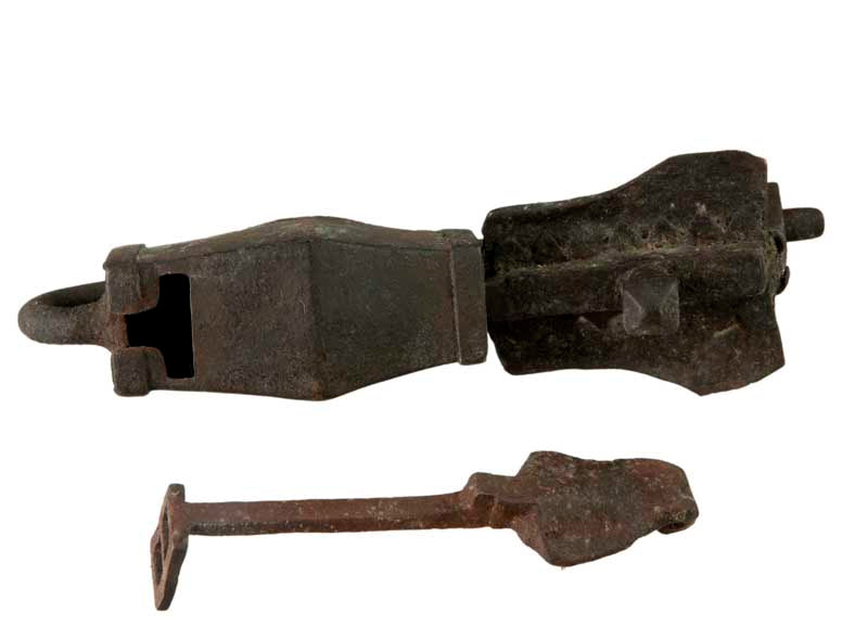 Ancien Cadenas Traditionnel En Fer Forgé – Artisanat Du Népal Et De L'Inde