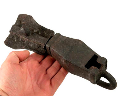 Ancien Cadenas Traditionnel En Fer Forgé – Artisanat Du Népal Et De L'Inde