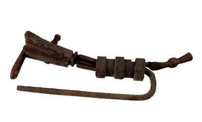 Ancien Cadenas Traditionnel En Fer Forgé – Artisanat Du Népal Et De L'Inde