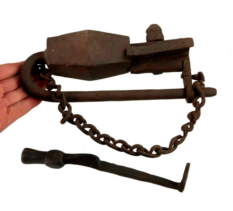 Ancien Cadenas Traditionnel En Fer Forgé – Artisanat Du Népal Et De L'Inde