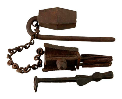 Ancien Cadenas Traditionnel En Fer Forgé – Artisanat Du Népal Et De L'Inde
