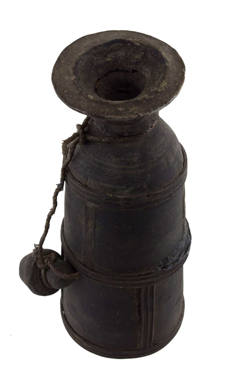 Ancien Pot à Lait Tsampa en Bois Tourné – Objet Usuel de l’Himalaya
