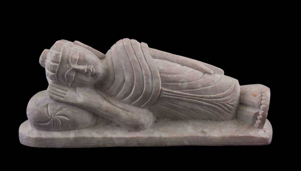 Statue Bouddha allongé au Nirvana en pierre ollaire – Sculpture artisanale indienne unique
