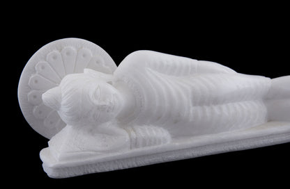 Statue Bouddha Nirvana en marbre blanc – Sculpture artisanale indienne symbole de sérénité
