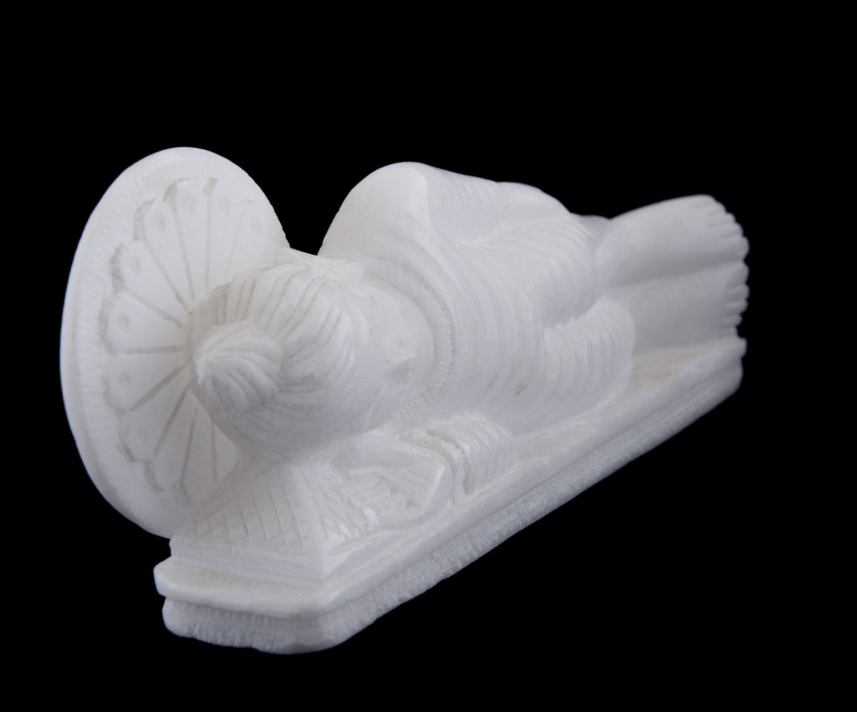 Statue Bouddha Nirvana en marbre blanc – Sculpture artisanale indienne symbole de sérénité