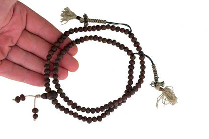 Mala Tibétain en Graines de Raktu avec Compteurs – Collier Rosaire Artisanal