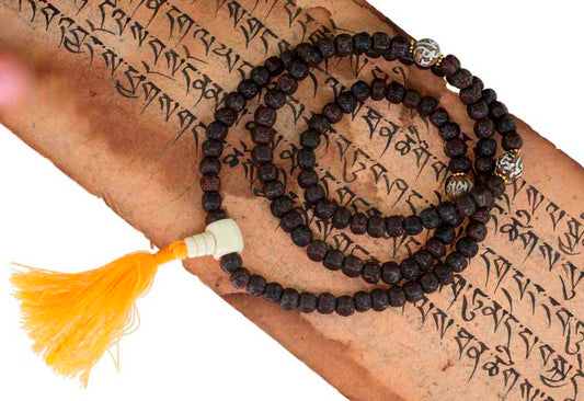 Rudraksha Mala Tibétain En Graines De Rudraksha Et Perles Coquillage – Collier Chapelet Artisanal