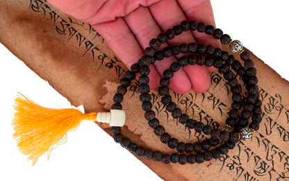 Rudraksha Mala Tibétain En Graines De Rudraksha Et Perles Coquillage – Collier Chapelet Artisanal
