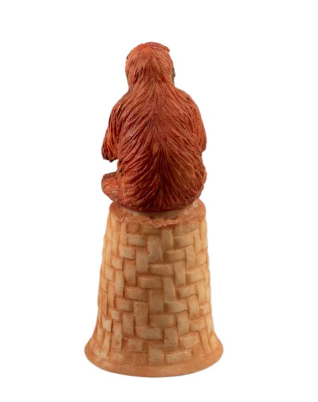 Dé à Coudre Singe Orang-Outan Bras Croisés en Céramique – Artisanat Thaïlandais