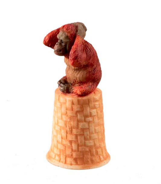 Dé à Coudre Singe Orang-Outan Pensif en Céramique – Artisanat Thaïlandais