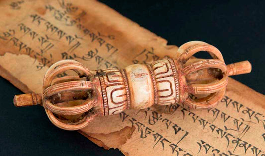 Vajra Tibétain En Os De Yak Sculpté – Dorje Rituel Tantrique Bouddhiste Du Népal