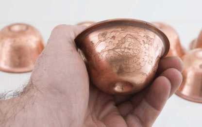 7 Bols d'Offrande Bouddhistes en Cuivre Ciselé Argenté Ø 8.1 cm – Artisanat du Népal