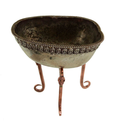 Grand Kapala Tibétain en Cuivre Argenté avec Support – Coupe Crânienne de Rituel Tantrique