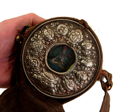 Ghau / Gau tibétain – autel votif de voyage Tara Blanche en métal repoussé