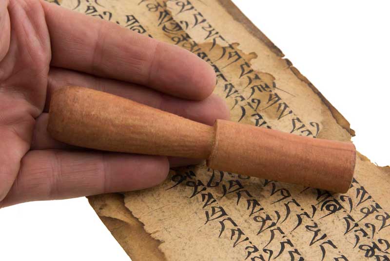 Petit Bâton en Bois pour Bol Chantant ou Gong – Fabrication Artisanale du Népal