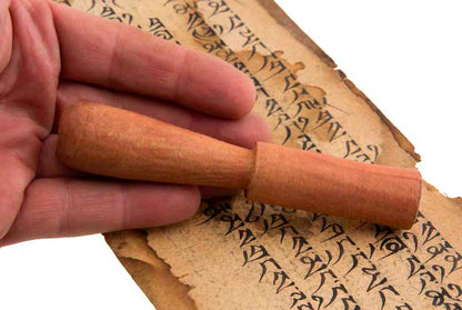 Petit Bâton en Bois pour Bol Chantant ou Gong – Fabrication Artisanale du Népal