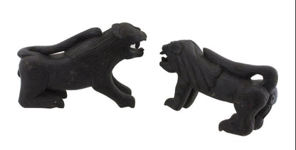 Couple de Lions Gardiens du Temple – Sculptures Antiques Boudhistes du Népal