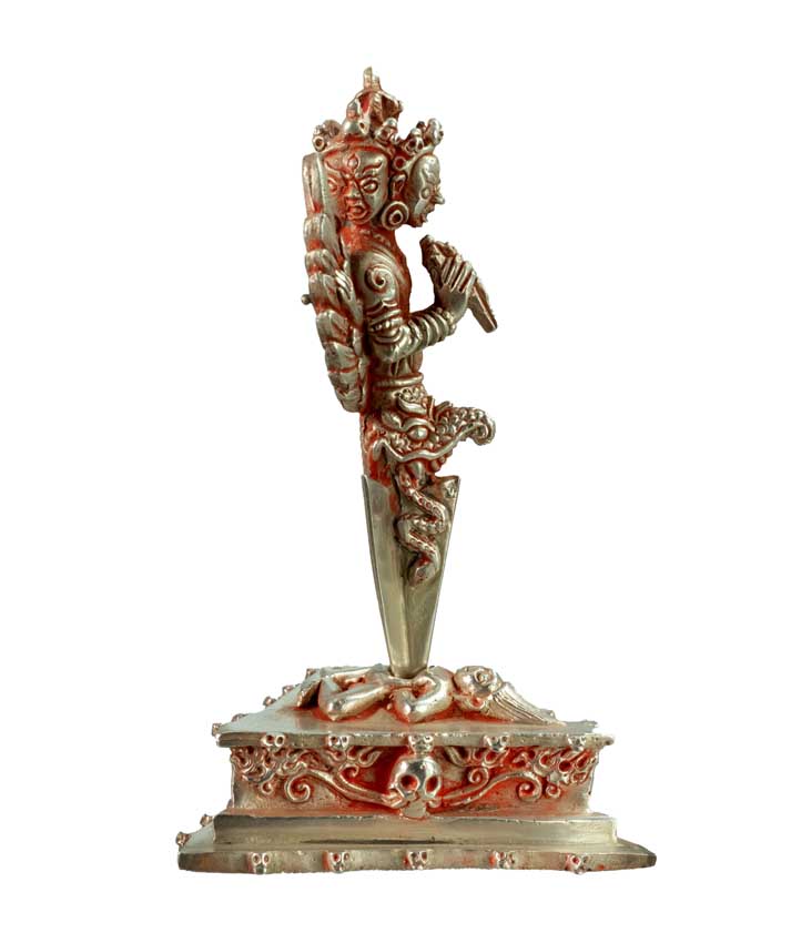 Phurba Mahakala Ailé Vajrakila avec Support Argenté – Objet Rituel Tibétain