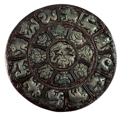 Mandala Calendrier Tibétain en Aluminium – Décoration Murale Bouddhiste du Népal
