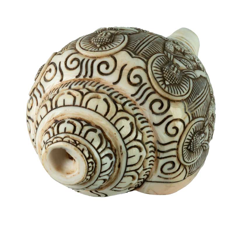Conque Bouddhiste Tibétaine Bouddha Dhyani Shanka – Coquillage Sculpté Artisanal du Népal