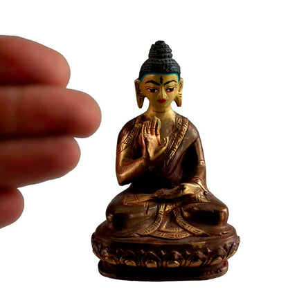 Statuette Bouddha Abhaya Mudra en laiton doré – Symbole de paix et de protection