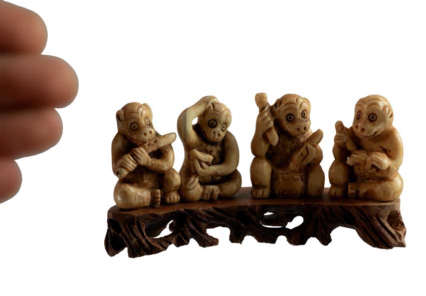 Figurine Singes Musiciens en Os Sculpté – Artisanat Chinois