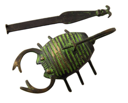 Cadenas Décoratif En Forme De Scorpion En Laiton – Artisanat Du Népal