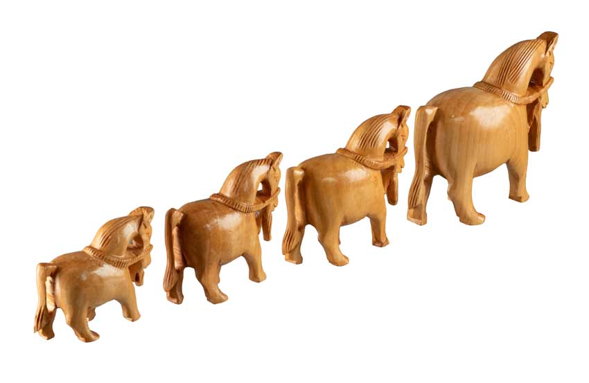 Figurines Chevaux Gigognes en Bois – Lot de 4 – Artisanat Indien