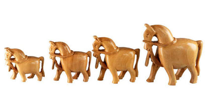Figurines Chevaux Gigognes en Bois – Lot de 4 – Artisanat Indien