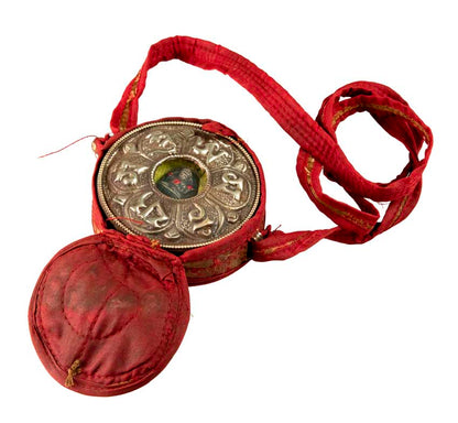 Ghau / Gau tibétain – autel votif de voyage Chenrezig en métal repoussé
