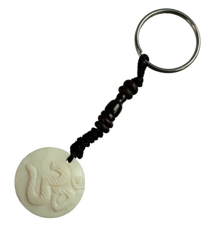 Porte-Clés Om Artisanal en Os de Bovin – Artisanat Traditionnel du Népal