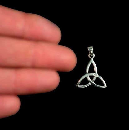 Pendentif Triquetra en argent 925 – Bijou ethnique symbole celtique de la trinité