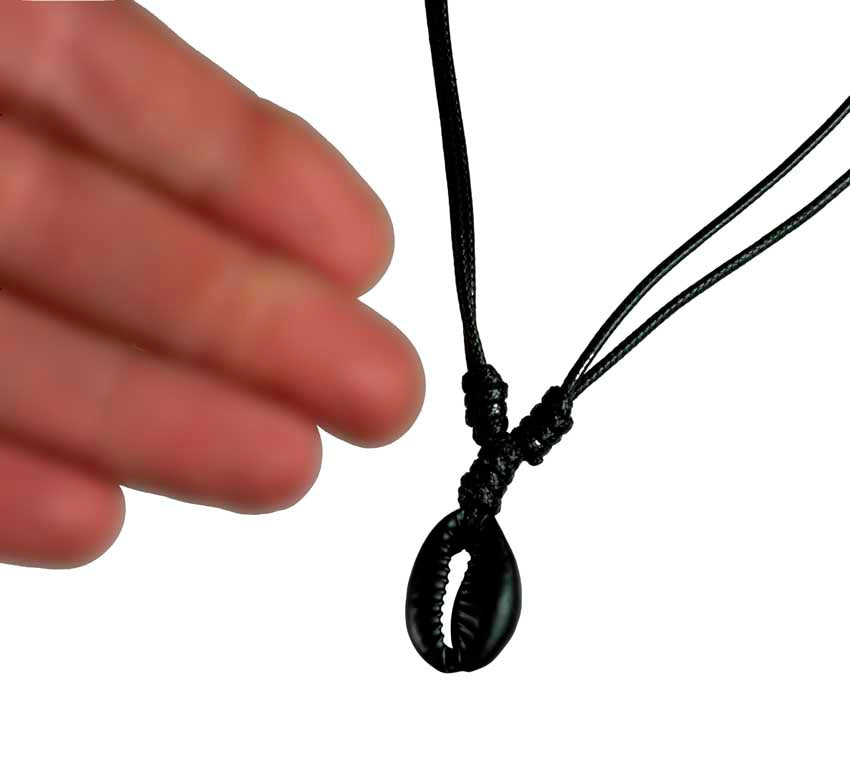 Collier ras de cou Cauri noir réglable – Bijou ethnique en coquillage