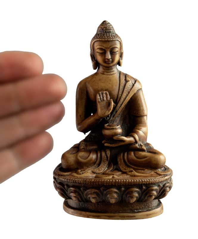 Statue Bouddha Amoghasiddhi Abhaya Mudra – Résine beige artisanale du Népal