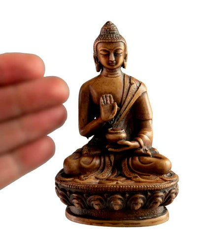 Statue Bouddha Amoghasiddhi Abhaya Mudra – Résine beige artisanale du Népal