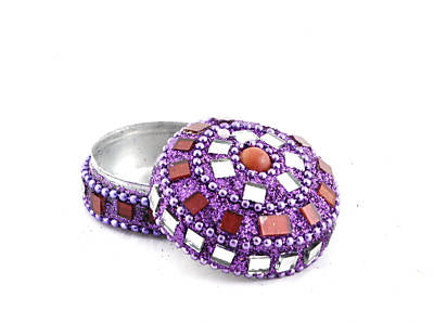 Petite Boîte Décorative Violette en Métal – Artisanat Indien