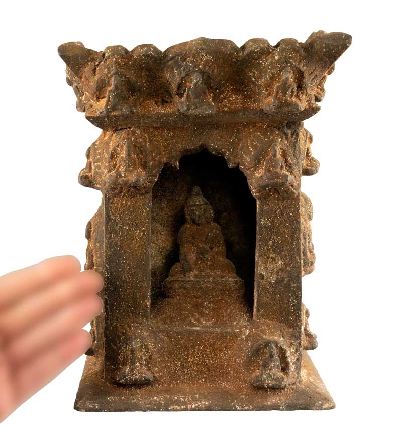 Temple bouddhiste avec statue de Bouddha Shakyamuni 25 cm – autel pagode artisanal du Népal