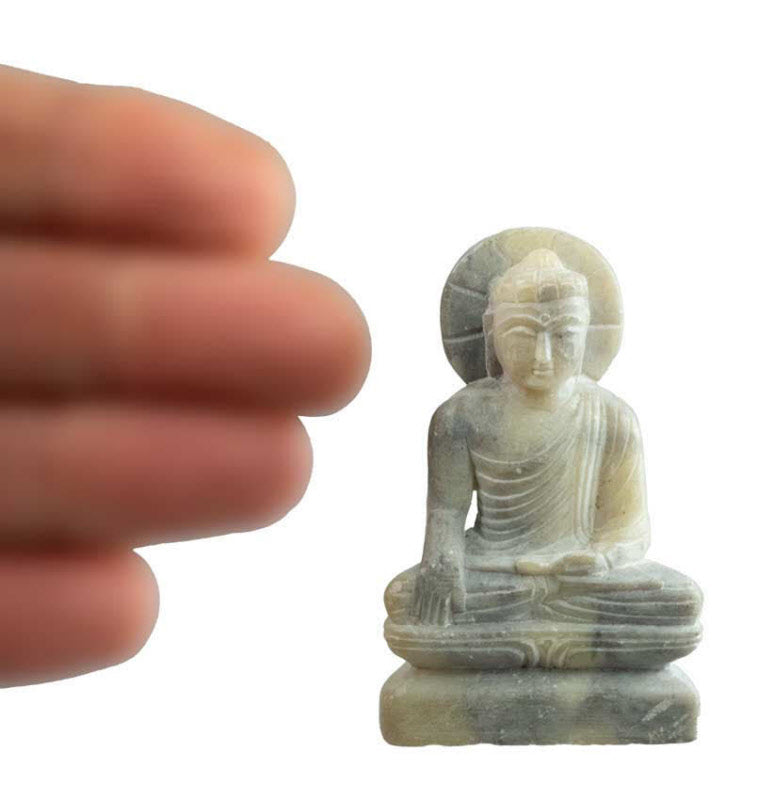Statuette Bouddha Sakyamuni en pierre sculptée – Sculpture artisanale indienne en stéatite