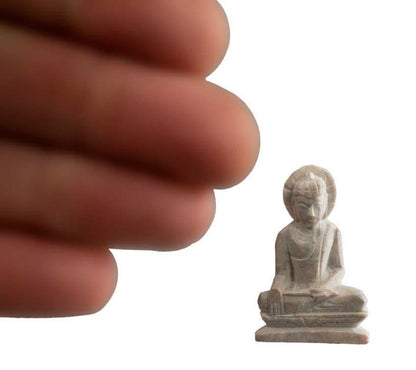 Statuette Bouddha Sakyamuni en pierre sculptée – Miniature spirituelle artisanale d’Inde