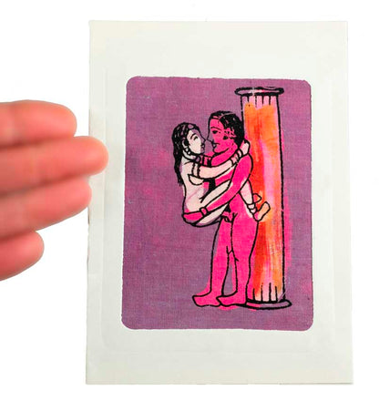 Tenture Kamasutra Batik – Carte Postale Érotique d’Inde