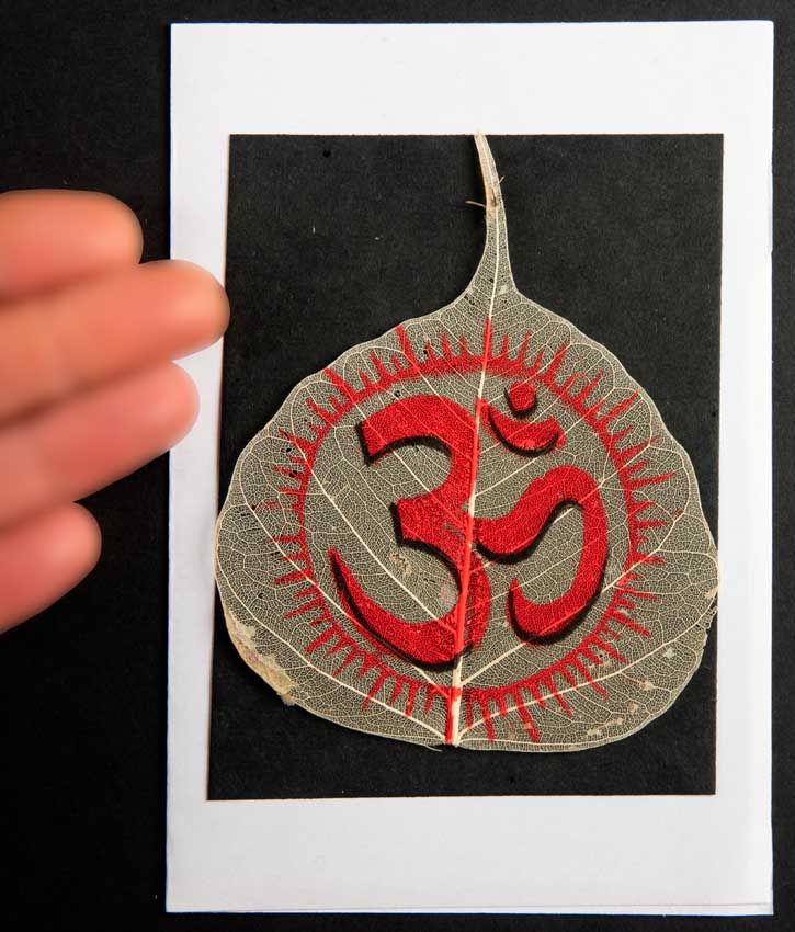 Carte Artisanale Om Hindou – Peinture Sur Feuille De Pipal