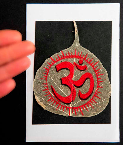 Carte Artisanale Om Hindou – Peinture Sur Feuille De Pipal