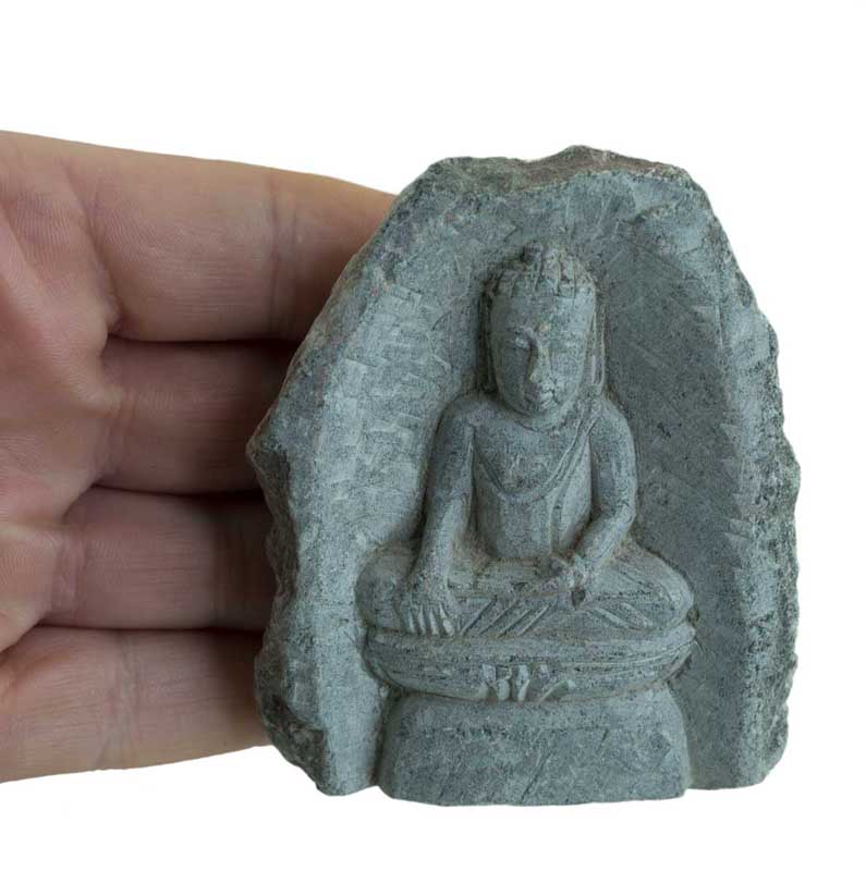 Statuette Bouddha en pierre – Sculpture spirituelle artisanale en saponite du Népal
