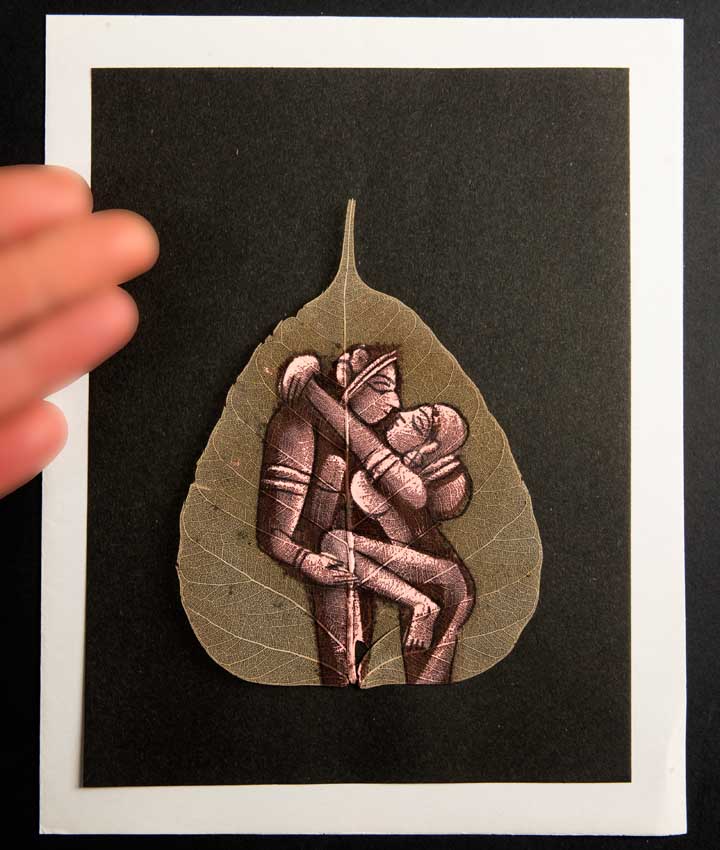 Carte Kamasutra Sur Feuille de Pipal – Peinture Artisanale Indienne