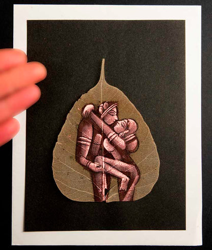 Carte Kamasutra Sur Feuille de Pipal – Peinture Artisanale Indienne