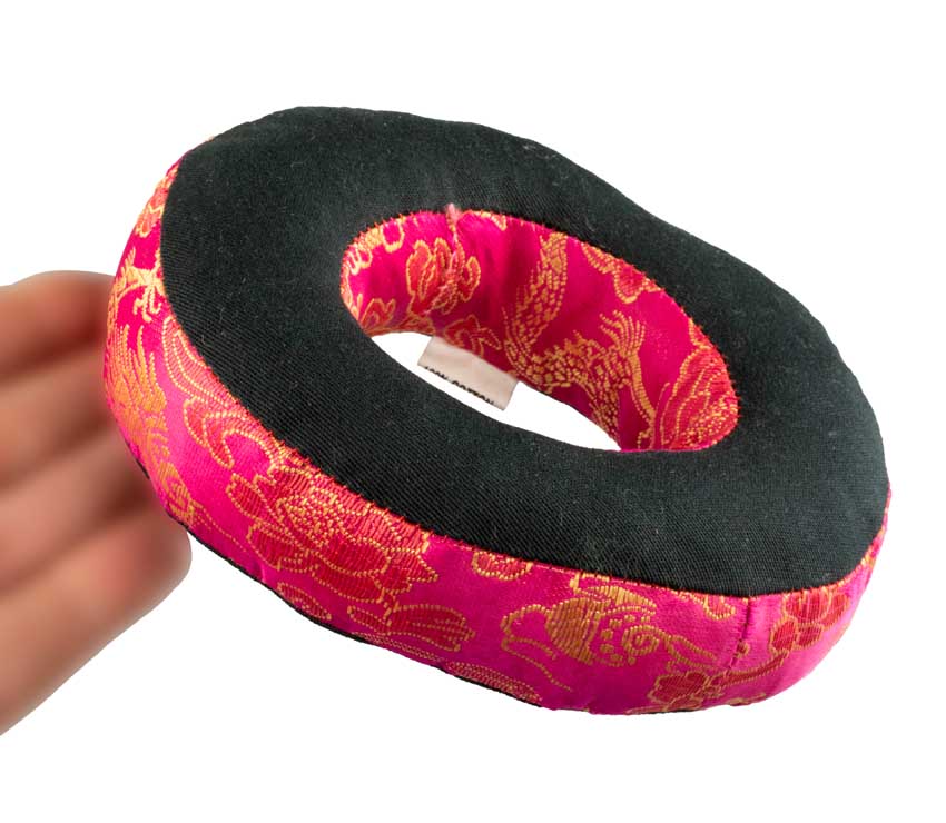 Coussin pour Bol Tibétain Ø13 cm – Brocart Rose Fuchsia – Artisanat du Népal