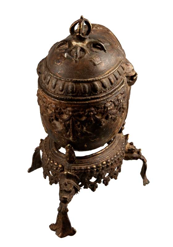 Grand Kapala Tibétain avec Support en Alliage de Cuivre – Coupe Crânienne de Rituel Bouddhiste