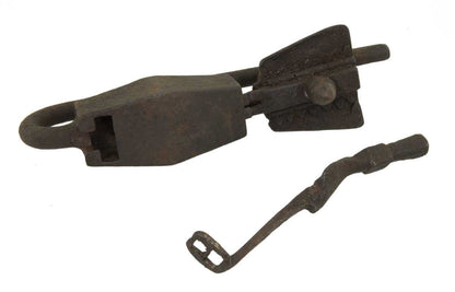 Ancien Cadenas Traditionnel Népalais En Fer Forgé – Artisanat Du Népal Et Du Tibet