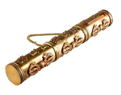Étui à encens tibétain en cuivre et laiton – porte-manuscrit décoré du Vajra et de mantras