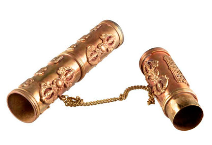 Étui à encens tibétain en cuivre et laiton – porte-manuscrit décoré du Vajra et de mantras